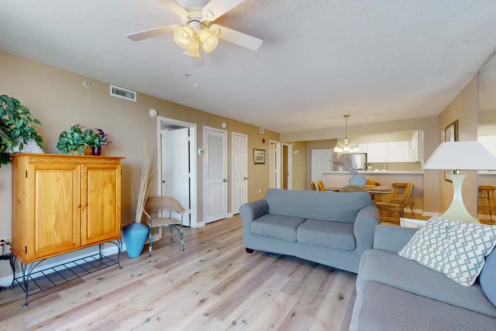 Gulf condo with fitness room, pool & hot tub