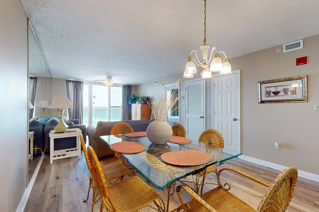 Gulf condo with fitness room, pool & hot tub