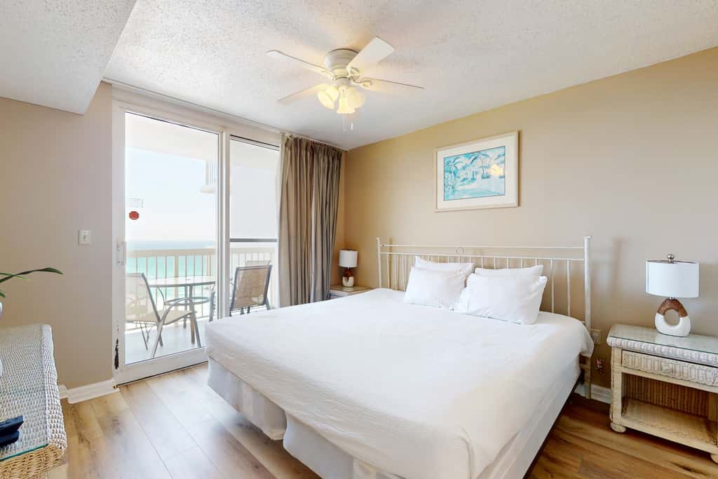 Gulf condo with fitness room, pool & hot tub