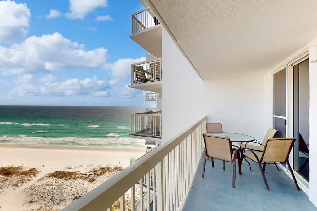 Gulf condo with fitness room, pool & hot tub