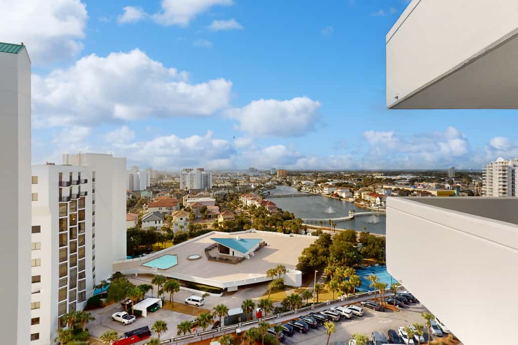 Gulf condo with fitness room, pool & hot tub