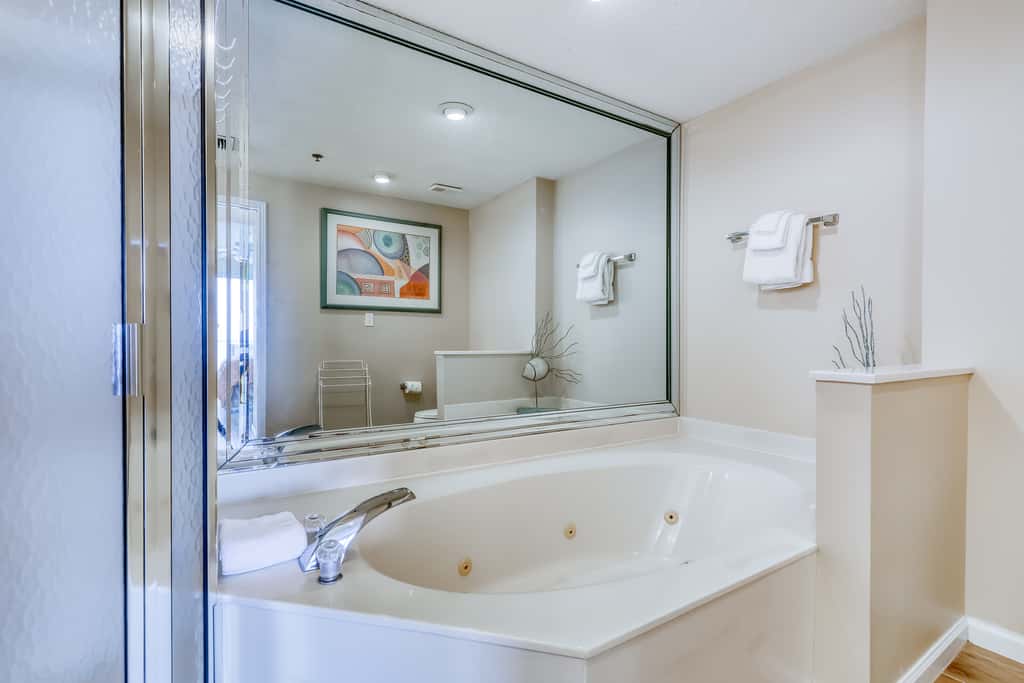 Elegantly-appointed condo at the beach with Gulf views & pool