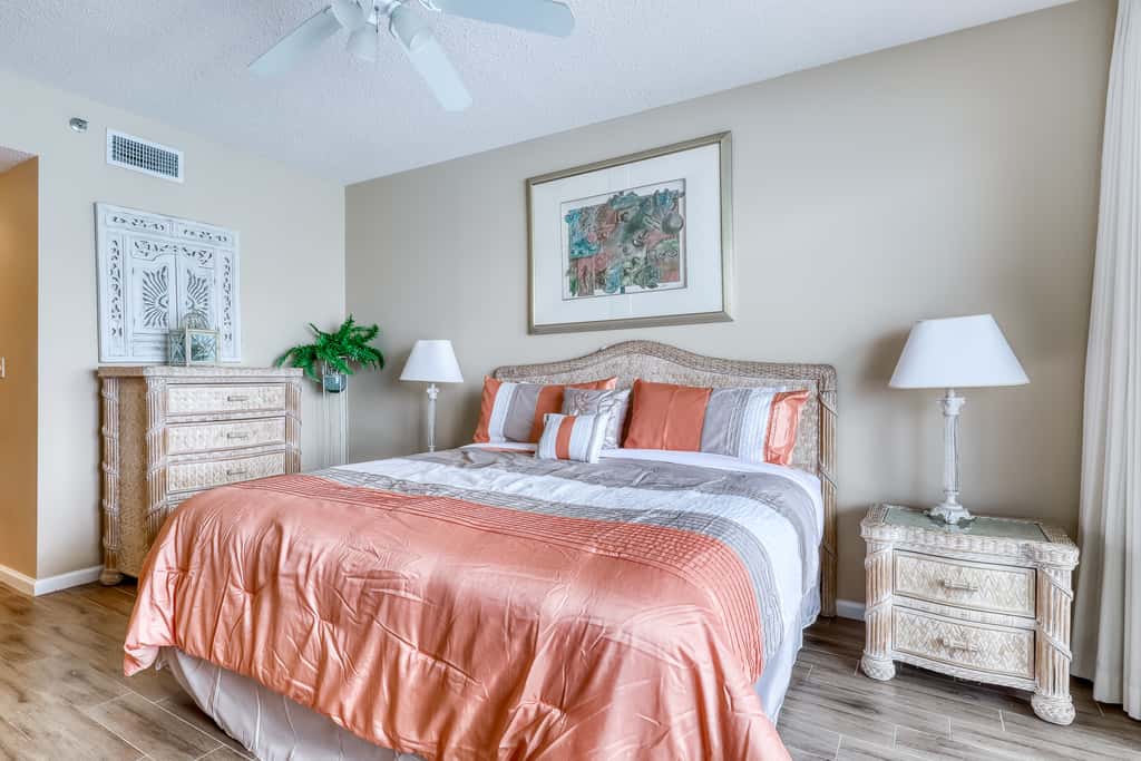 Elegantly-appointed condo at the beach with Gulf views & pool