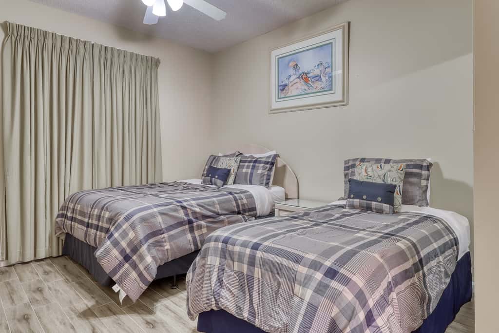 Elegantly-appointed condo at the beach with Gulf views & pool