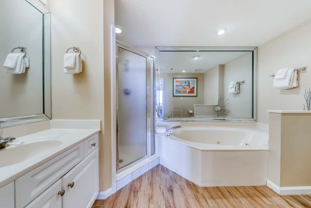 Elegantly-appointed condo at the beach with Gulf views & pool