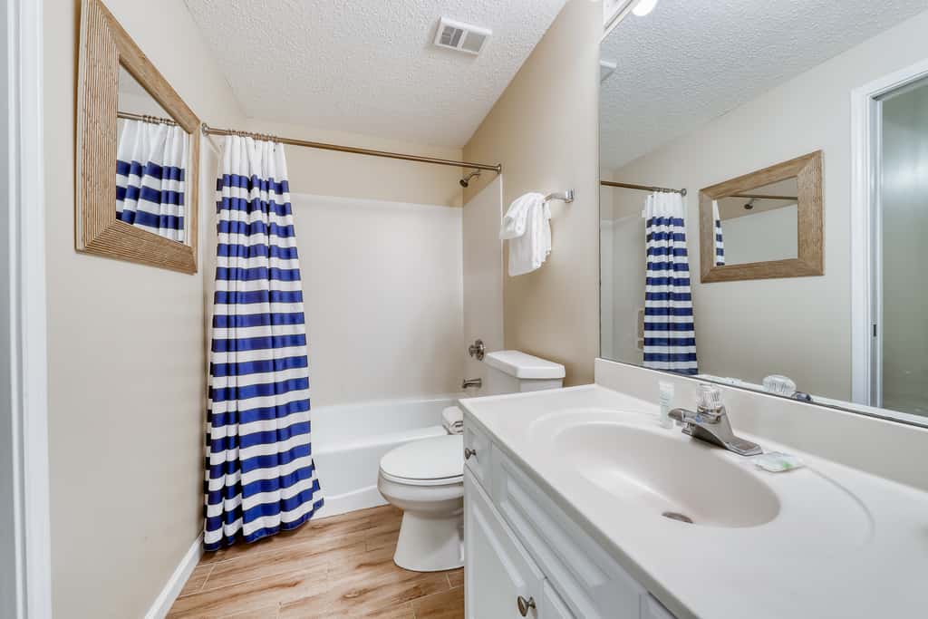 Elegantly-appointed condo at the beach with Gulf views & pool