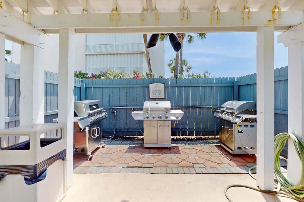 Elegantly-appointed condo at the beach with Gulf views & pool