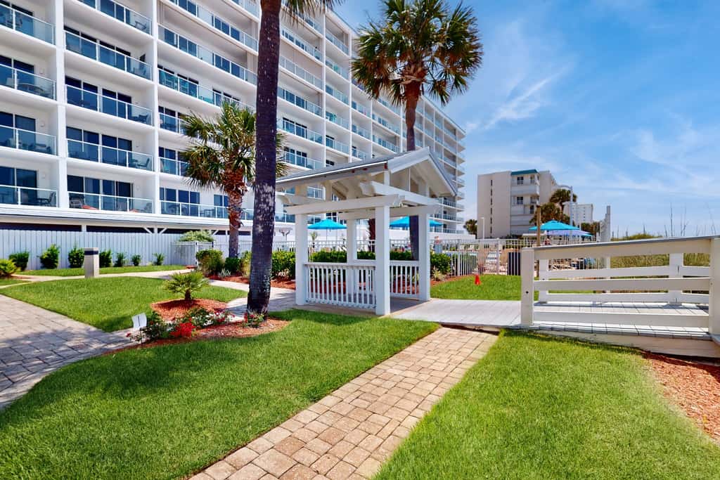 Elegantly-appointed condo at the beach with Gulf views & pool