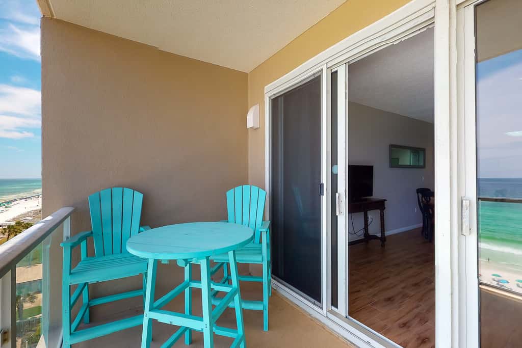 Gorgeous beach view home with balcony, pool & fitness room