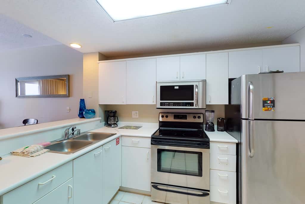 Gorgeous beach view home with balcony, pool & fitness room
