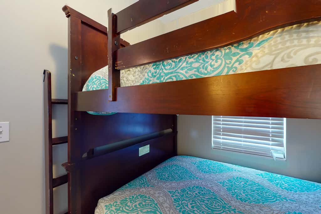 Gorgeous beach view home with balcony, pool & fitness room