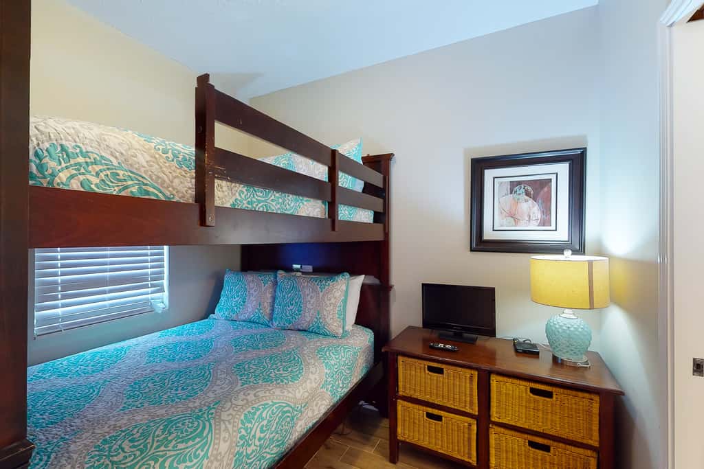 Gorgeous beach view home with balcony, pool & fitness room