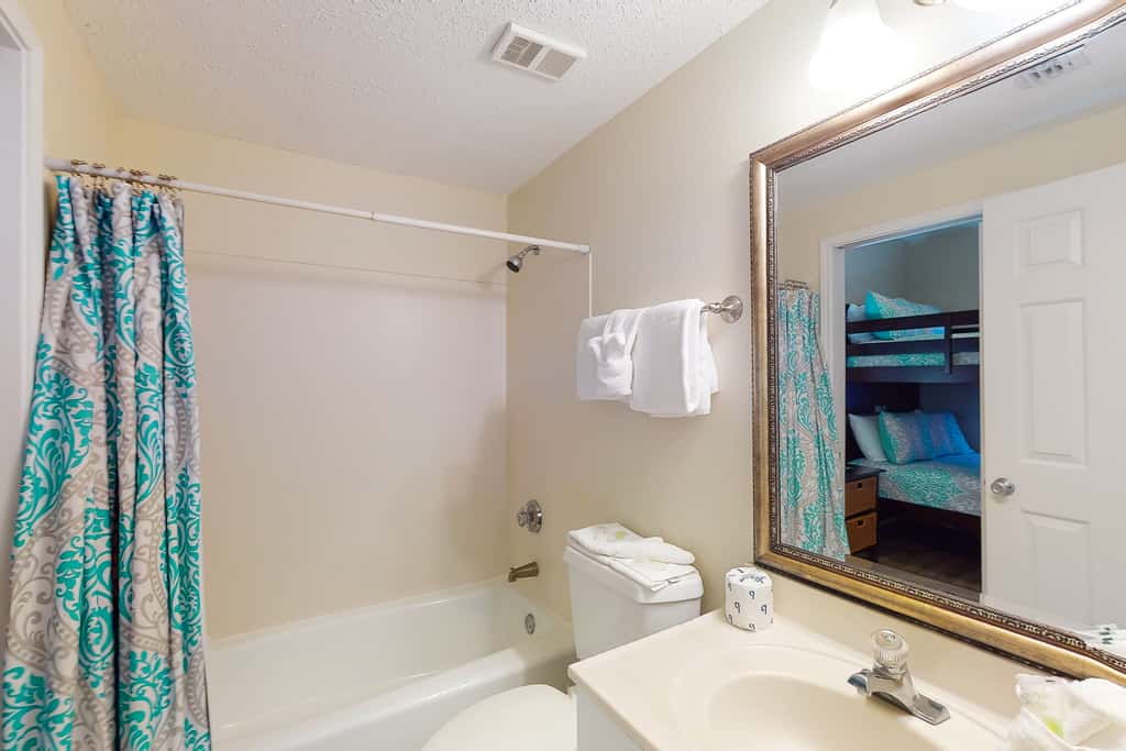 Gorgeous beach view home with balcony, pool & fitness room