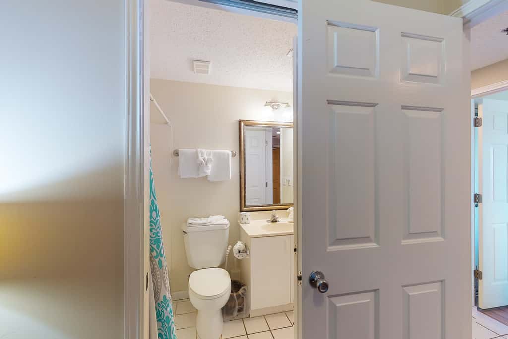 Gorgeous beach view home with balcony, pool & fitness room