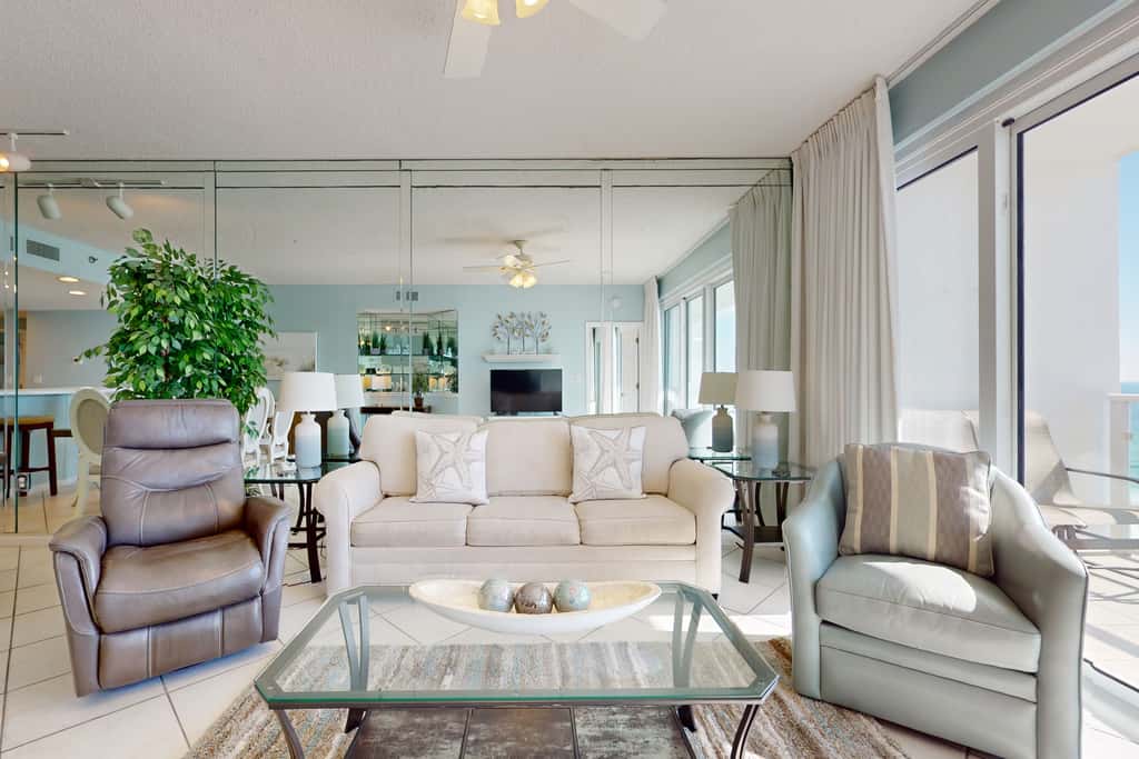 Vibrant condo on the Gulf with pool, fitness room & playground