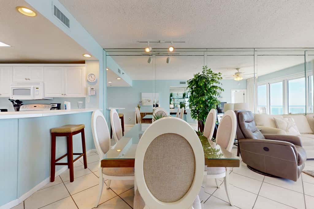 Vibrant condo on the Gulf with pool, fitness room & playground