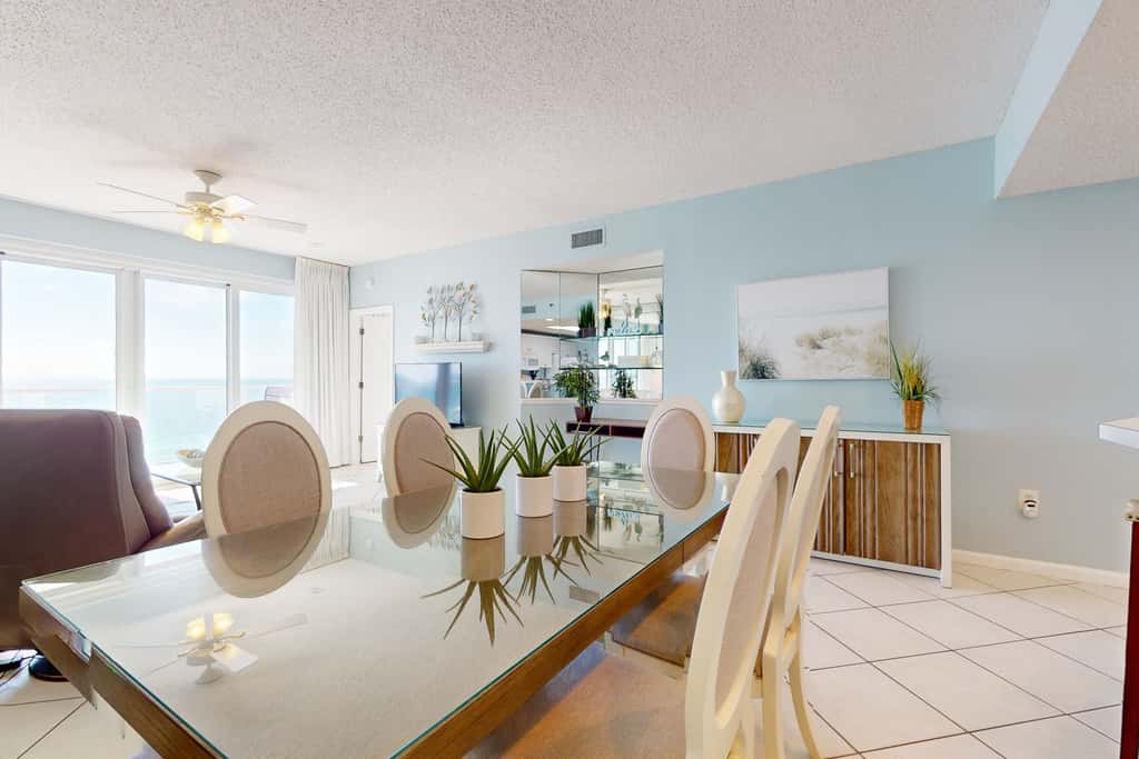 Vibrant condo on the Gulf with pool, fitness room & playground