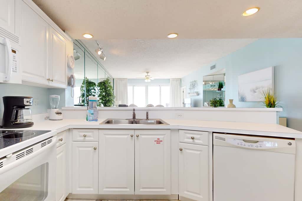 Vibrant condo on the Gulf with pool, fitness room & playground