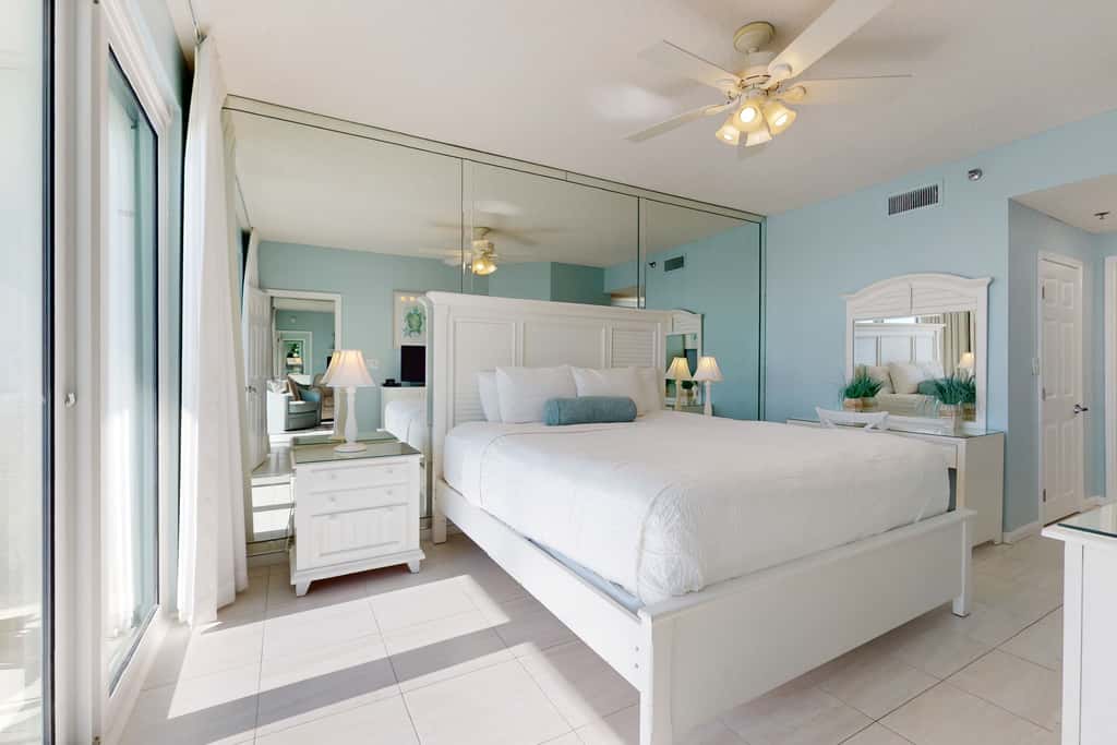 Vibrant condo on the Gulf with pool, fitness room & playground
