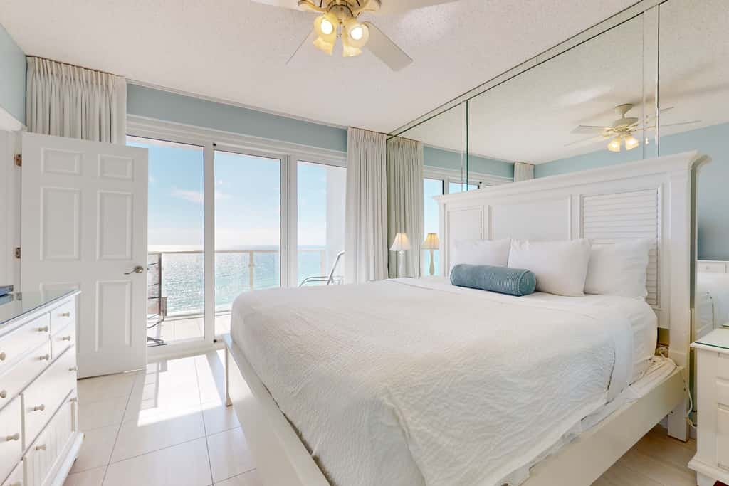 Vibrant condo on the Gulf with pool, fitness room & playground