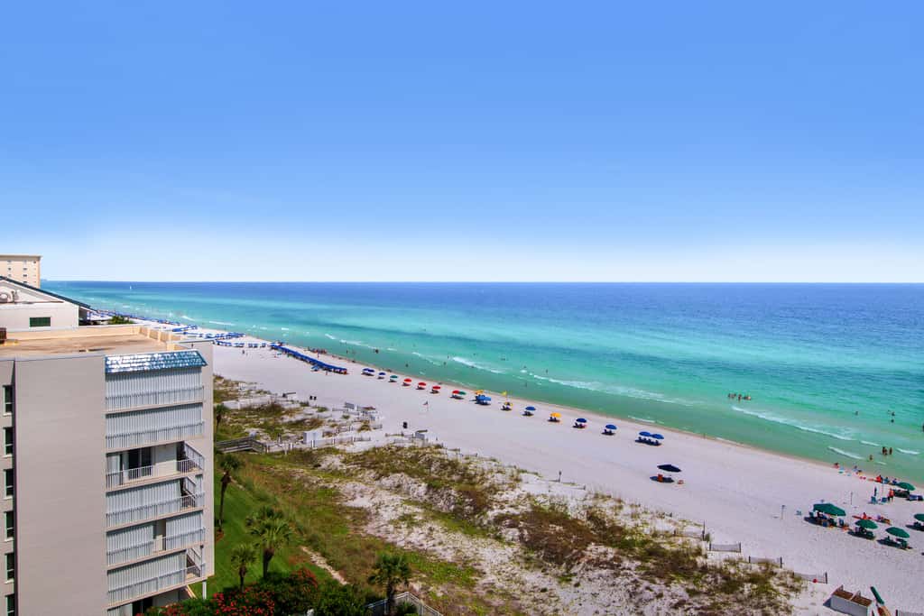 Vibrant condo on the Gulf with pool, fitness room & playground