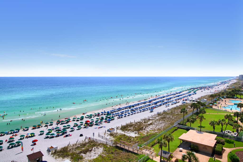 Vibrant condo on the Gulf with pool, fitness room & playground