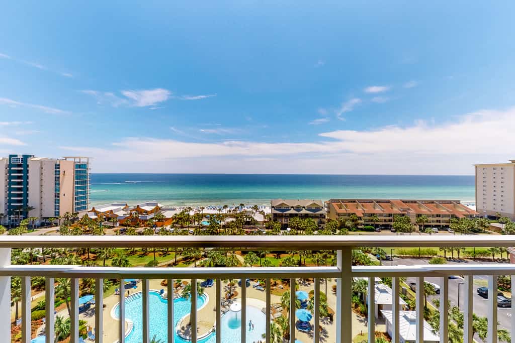 Captiva beachfront condo w ocean views and pool & fitness center access