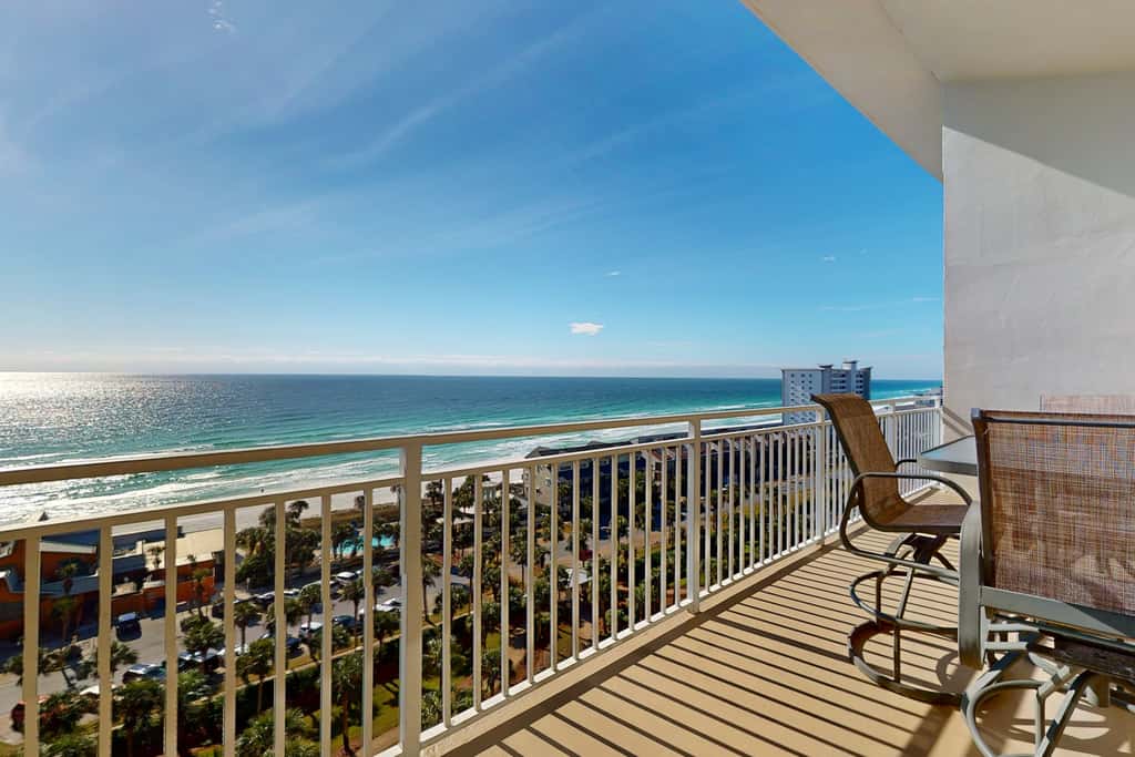 Penthouse home with gulf views from balcony - shared pool & beach access