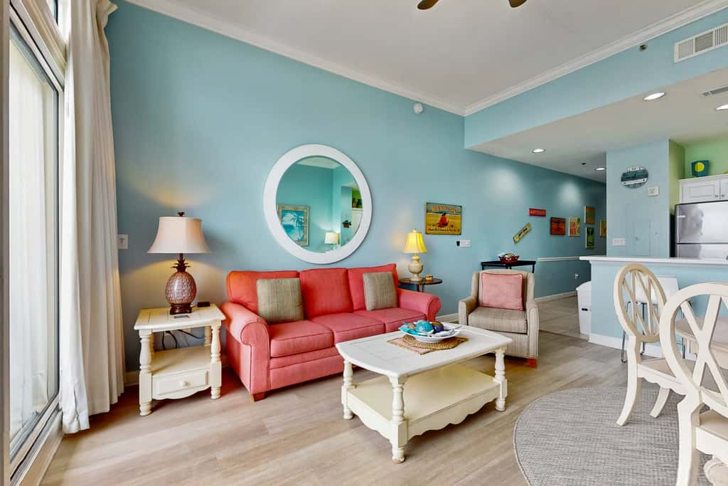 Gulf front penthouse w shared pools, snack shack, community grill & more