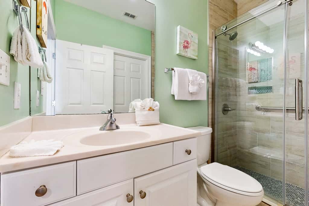 Gulf front penthouse w shared pools, snack shack, community grill & more