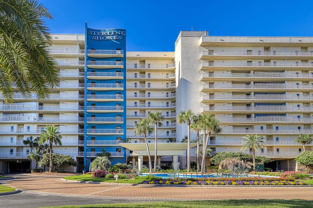 Gulf front penthouse w shared pools, snack shack, community grill & more