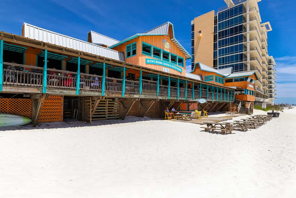 Gulf front penthouse w shared pools, snack shack, community grill & more