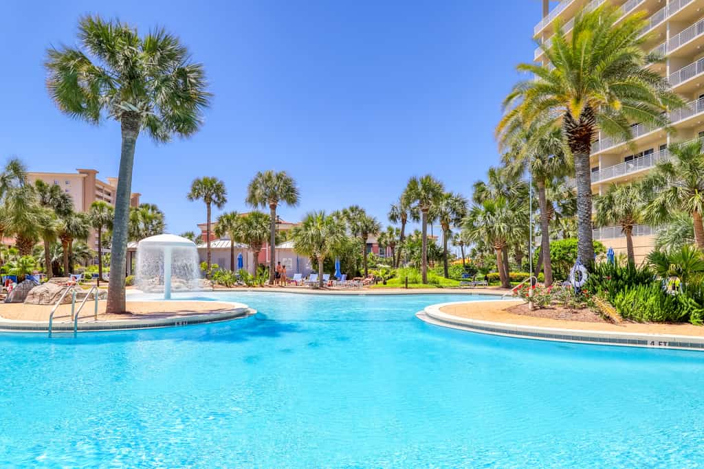  Luxurious Gulf Front Condo w/Free WiFi, Private Washer/Dryer, Shared Pool, & Gym
