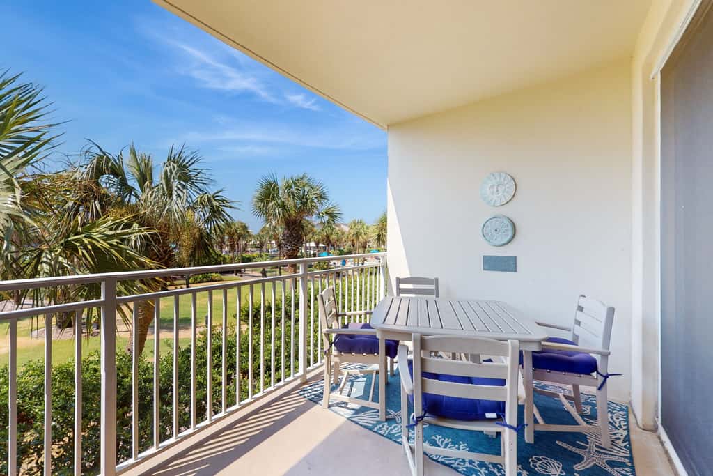Marvelous Gulf-front condo with amazing views, pool, snack bar, & fitness room