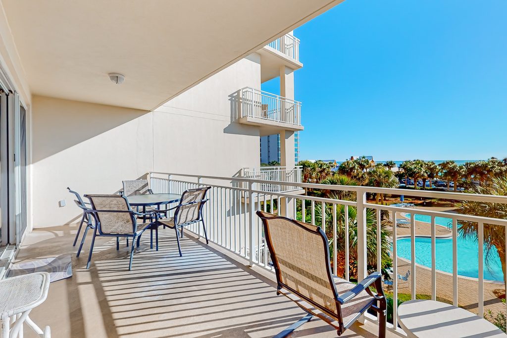 Charming & sleek condo w incredible water views and shared on-site amenities