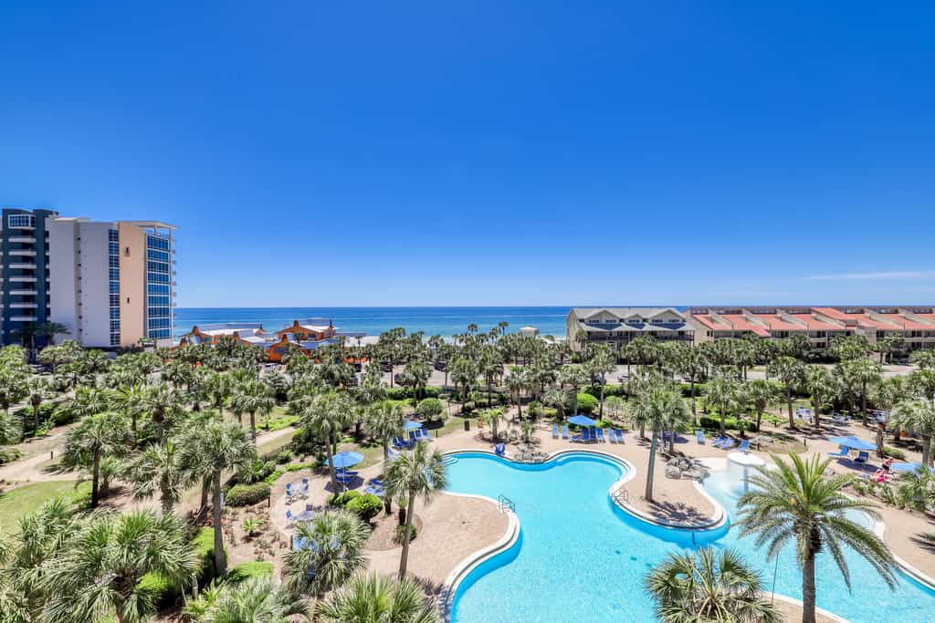 Contemporary condo near the beach,  Shared pool & gym 