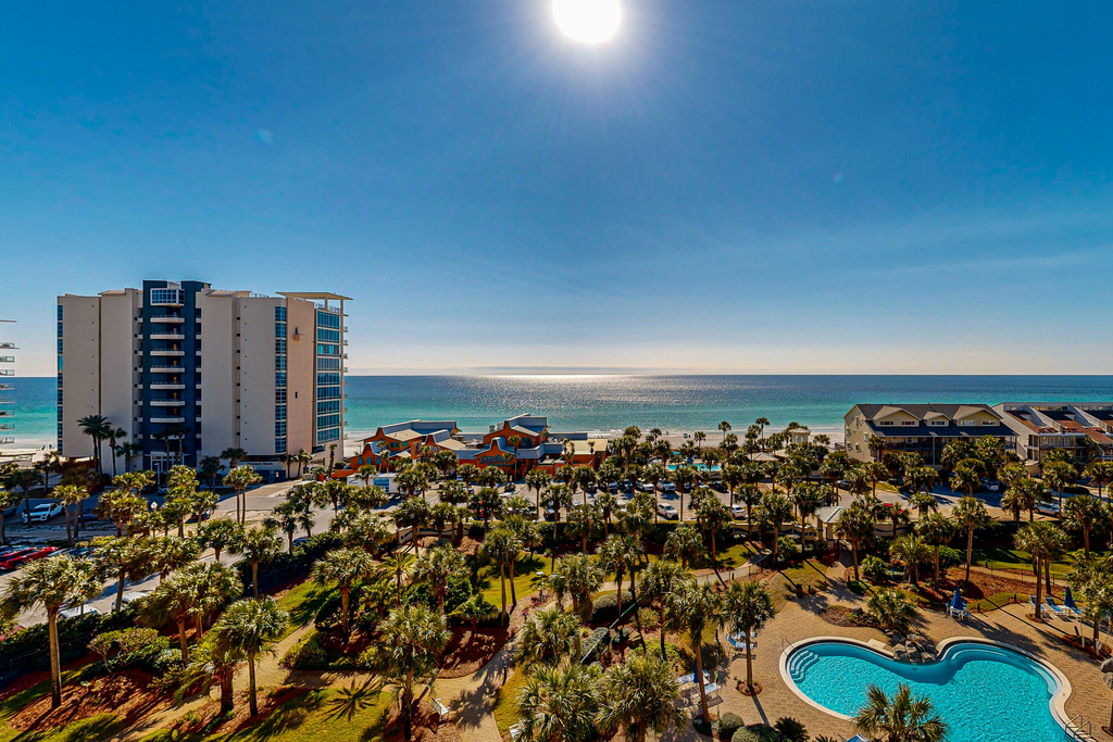 Relaxing condo w gulf views from private balcony - pool, gym & BBQ area