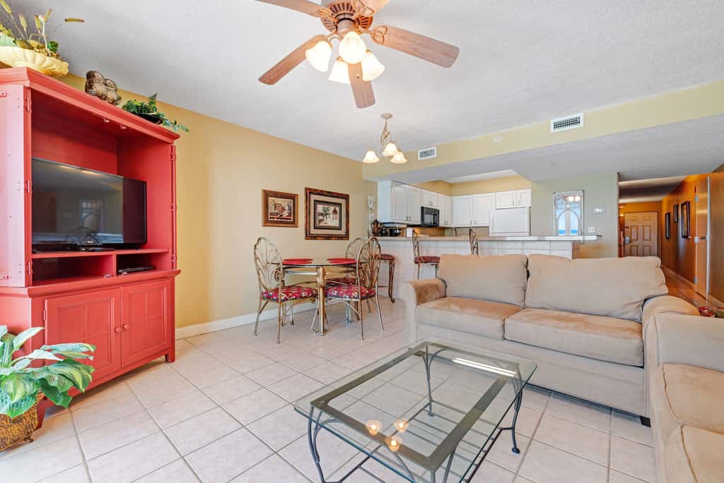 Ocean-view condo with central AC, pool & hot tub access & balcony