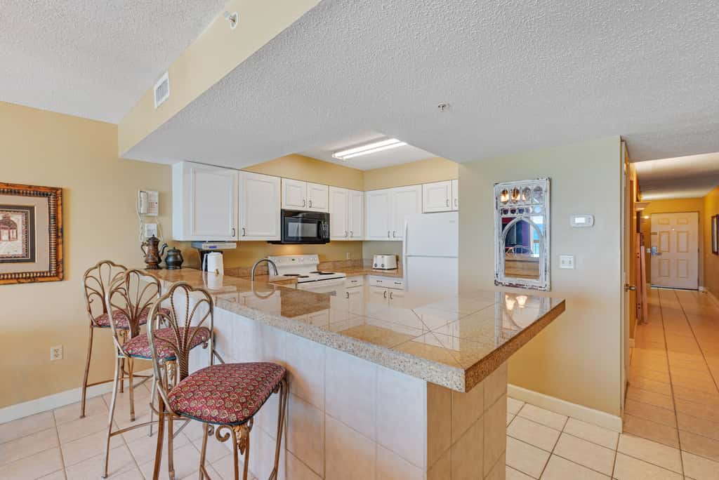 Ocean-view condo with central AC, pool & hot tub access & balcony