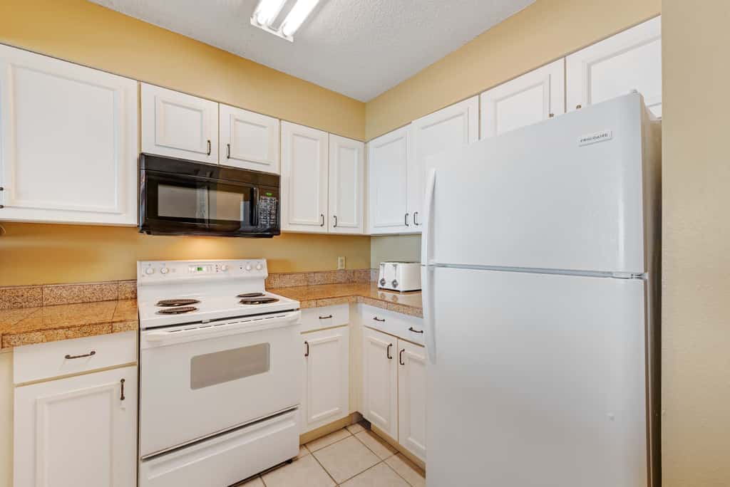 Ocean-view condo with central AC, pool & hot tub access & balcony