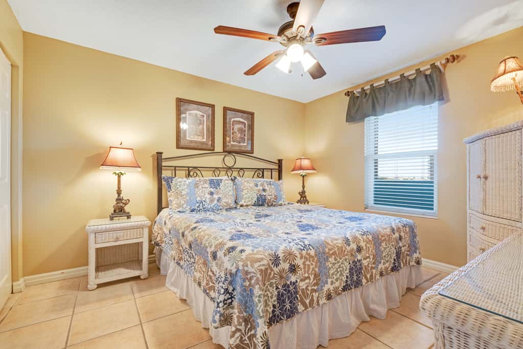 Ocean-view condo with central AC, pool & hot tub access & balcony