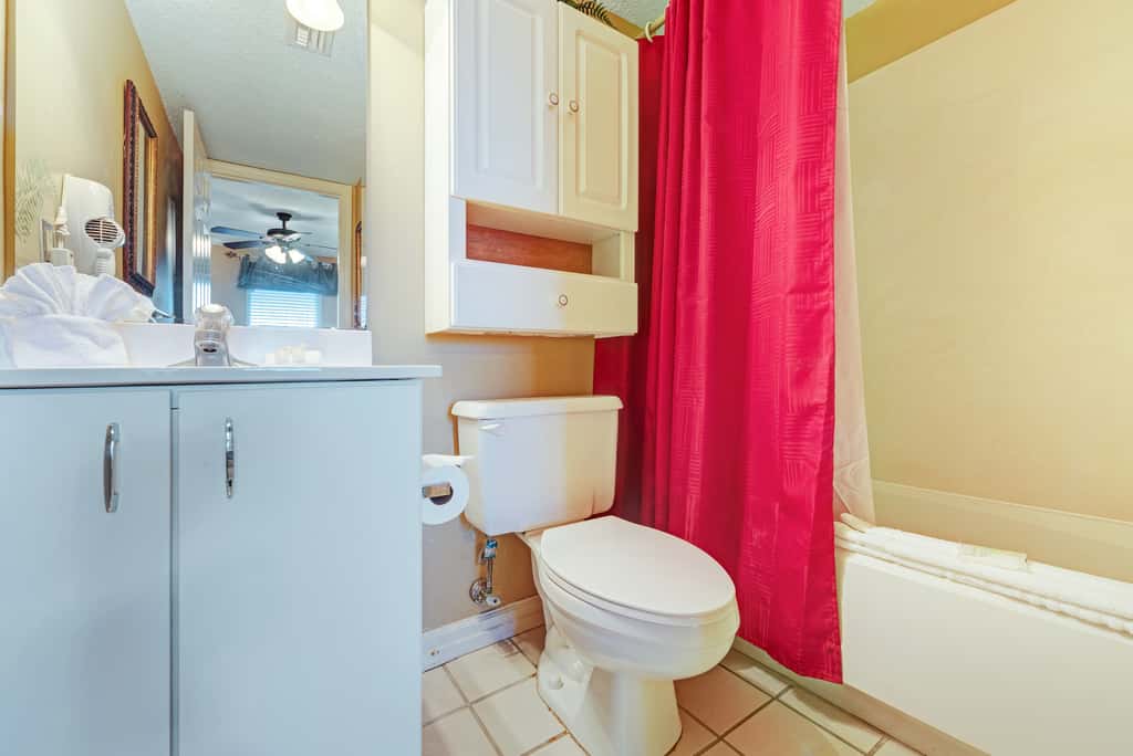 Ocean-view condo with central AC, pool & hot tub access & balcony