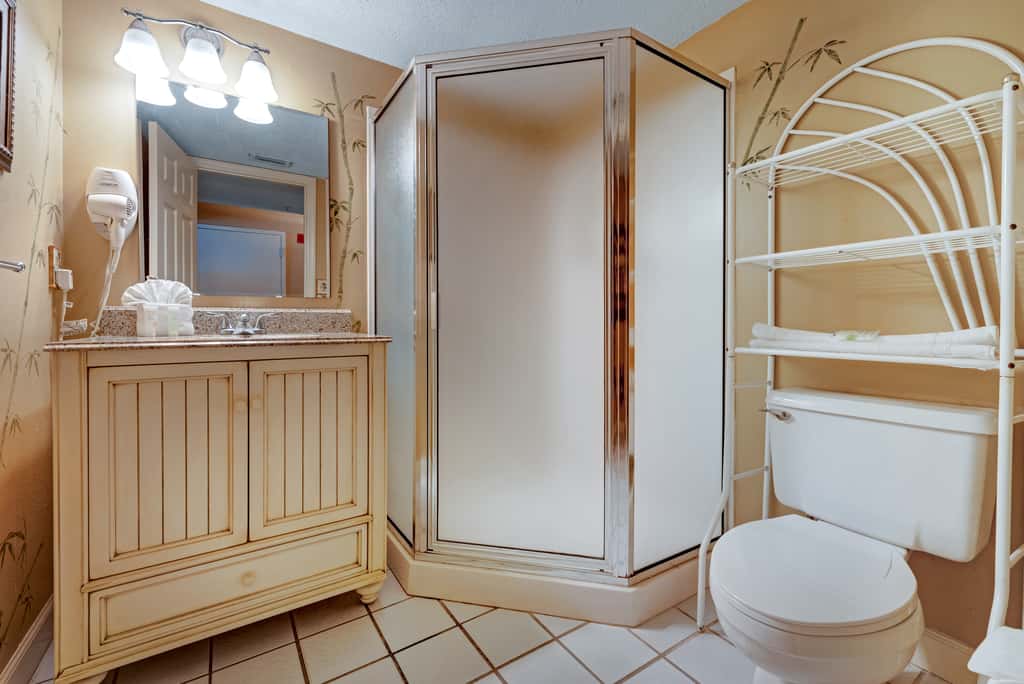 Ocean-view condo with central AC, pool & hot tub access & balcony