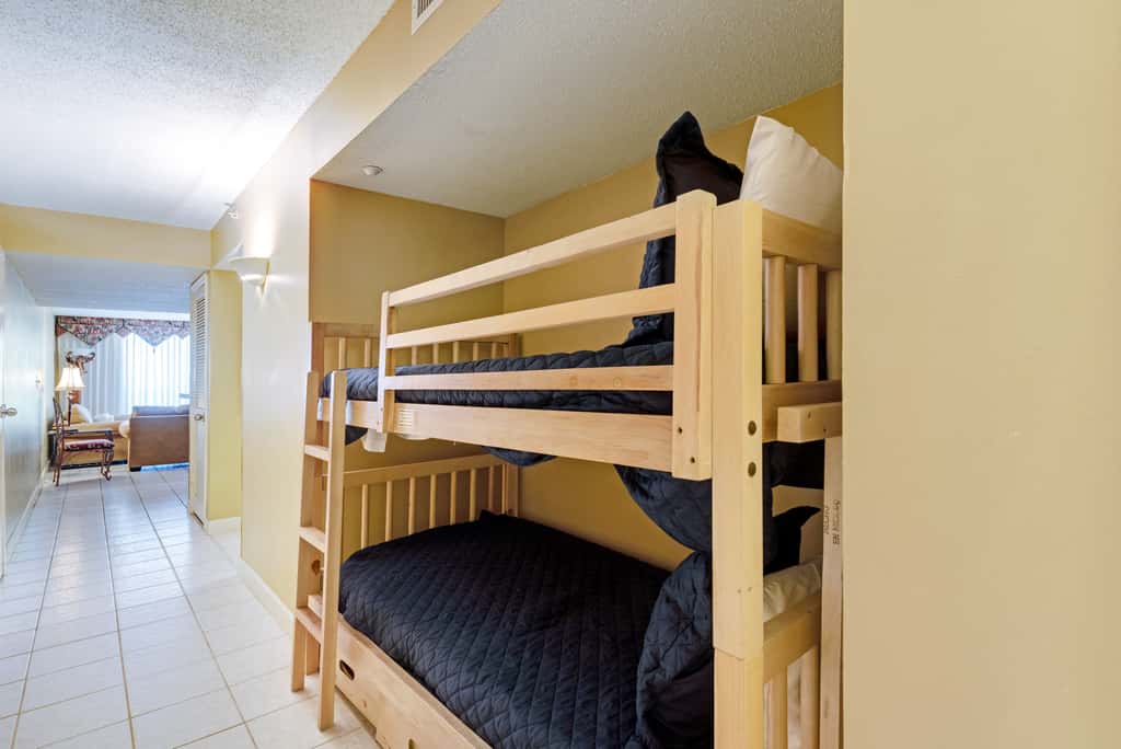 Ocean-view condo with central AC, pool & hot tub access & balcony