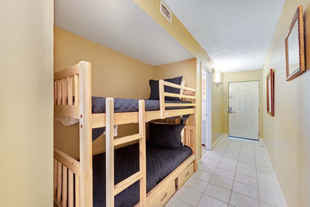 Ocean-view condo with central AC, pool & hot tub access & balcony