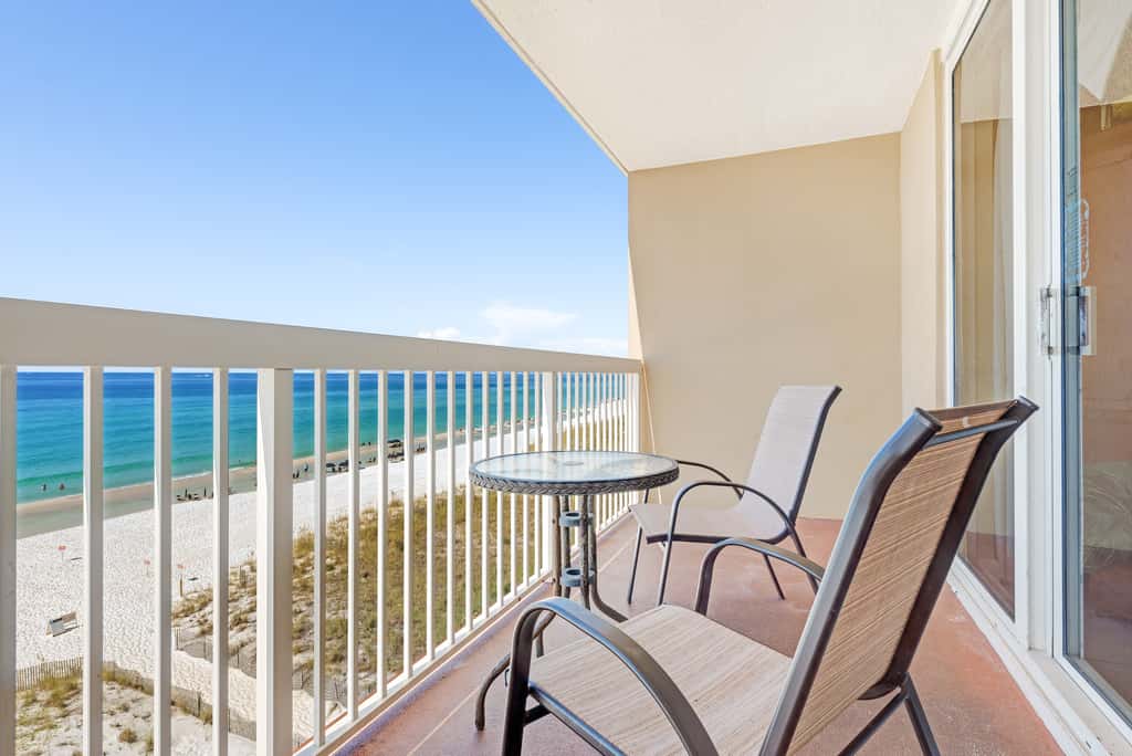 Ocean-view condo with central AC, pool & hot tub access & balcony