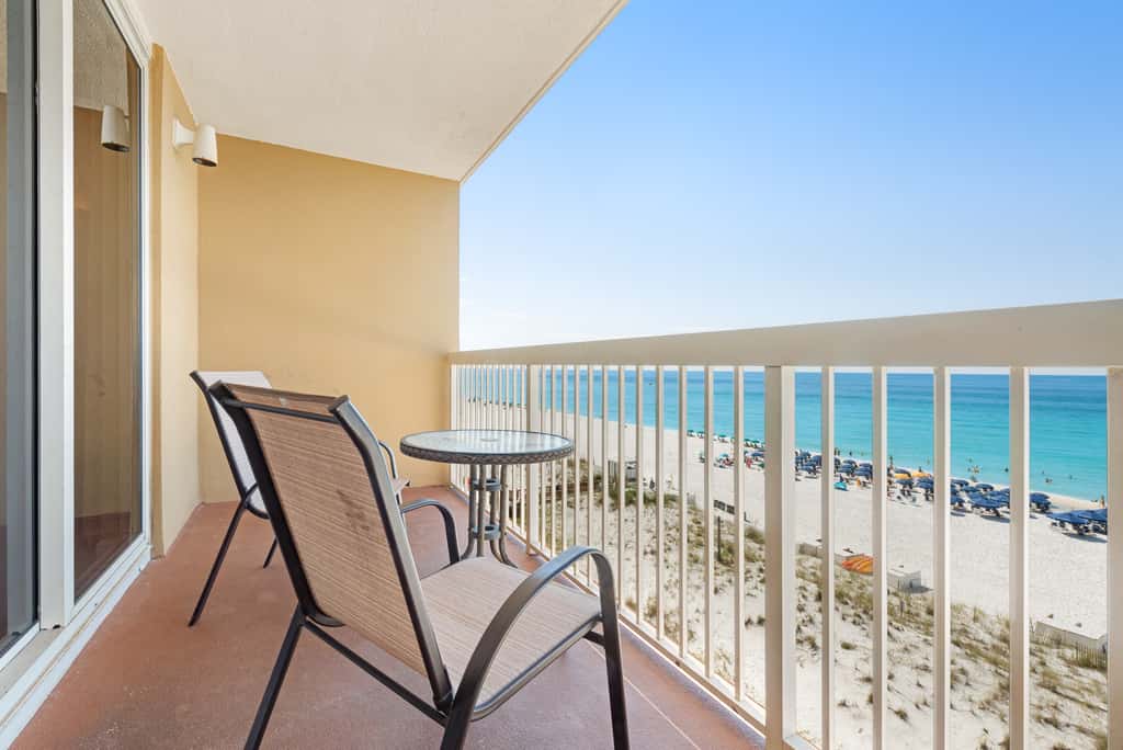 Ocean-view condo with central AC, pool & hot tub access & balcony