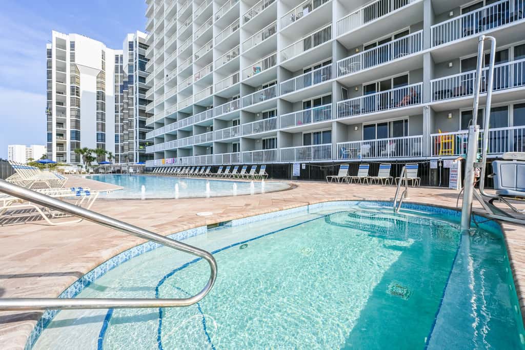Ocean-view condo with central AC, pool & hot tub access & balcony