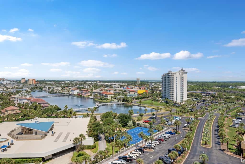 Ocean-view condo with central AC, pool & hot tub access & balcony