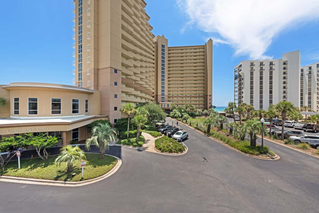 Ocean-view condo with central AC, pool & hot tub access & balcony